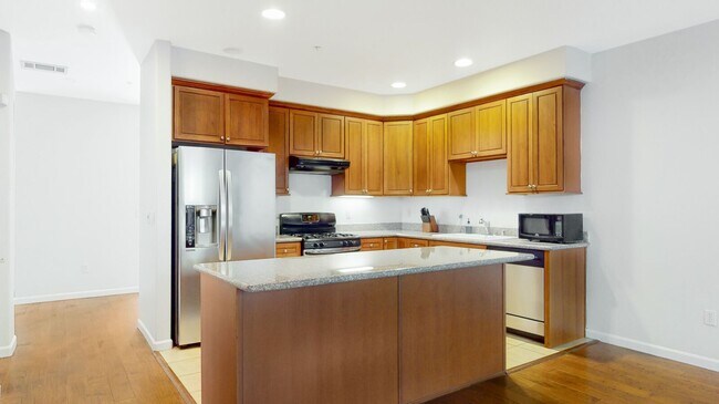 Building Photo - 4-Bedroom Townhome in San Jose!