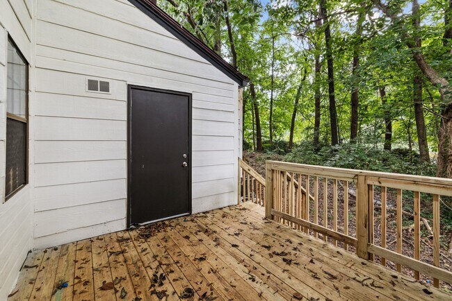 Building Photo - 648 Valley Crest Dr