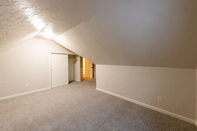 Building Photo - 425 N 7th Ave