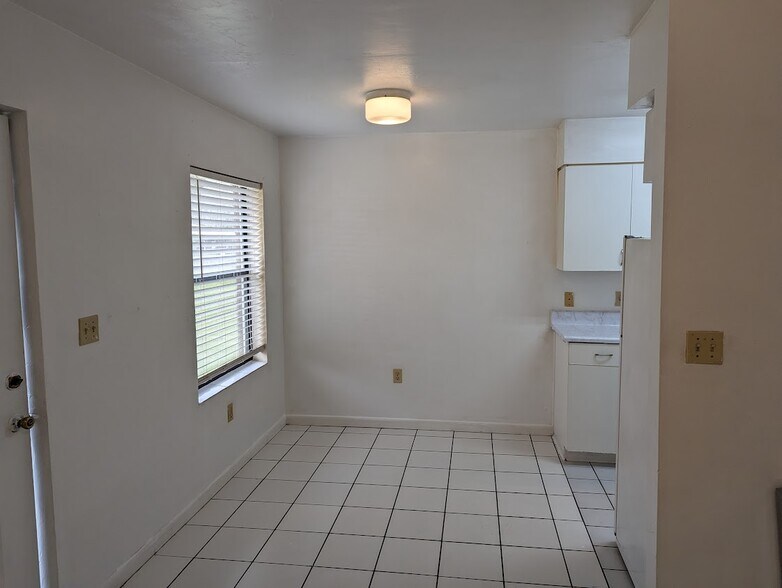 Building Photo - 3600 SW 23rd St