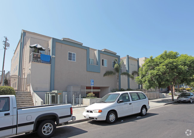 Building Photo - P & P Home