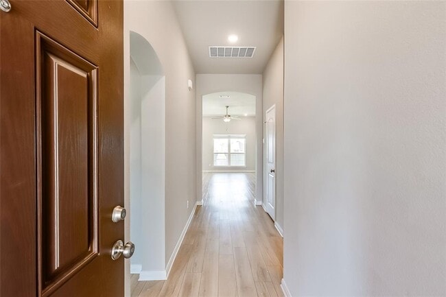 Building Photo - 7747 Merry Oaks Cv