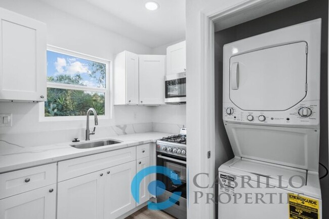 Building Photo - 2527 Tuberose St