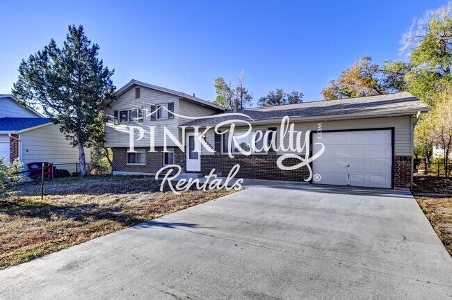 Building Photo - Nice 4 Bedroom Close to Peterson AFB and S...