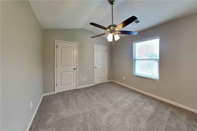 Building Photo - 354 Hawthorn Dr