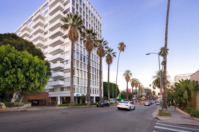 Building Photo - 7135 Hollywood Blvd