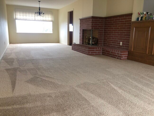 living room1 - 280 Prague St