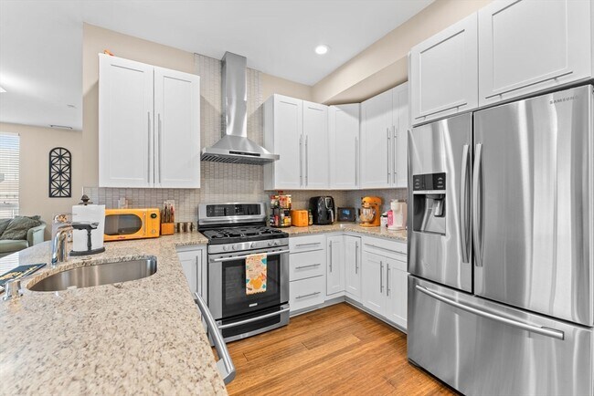 Building Photo - 380 W Broadway