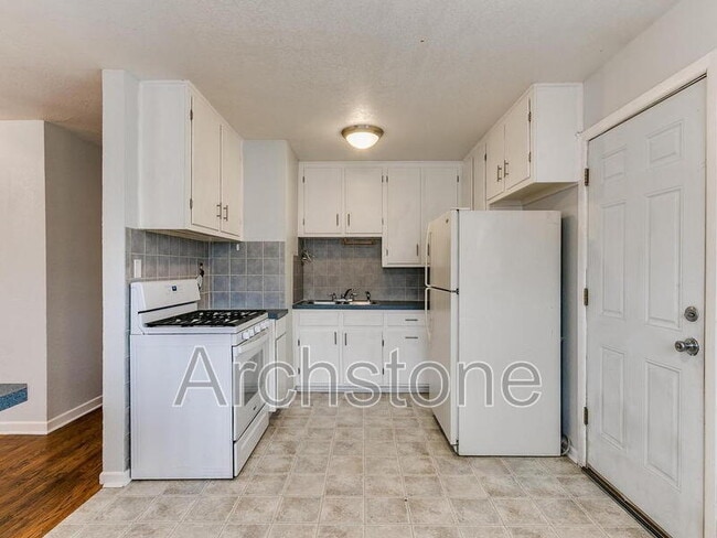 Building Photo - 630 Villa Dr