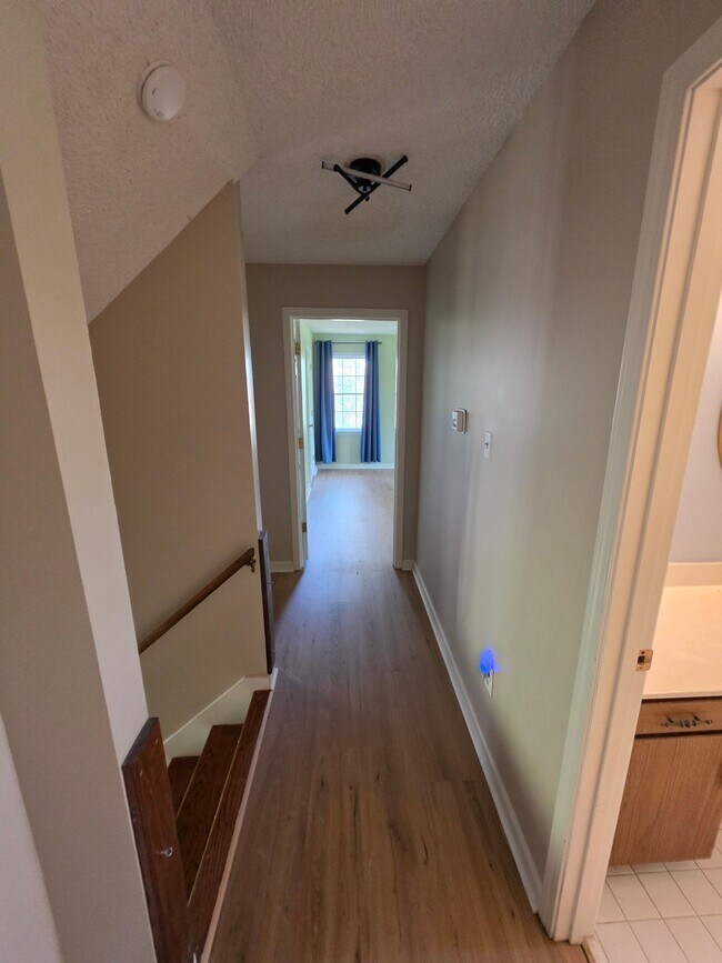 Building Photo - 4580 Shadowlawn Rd