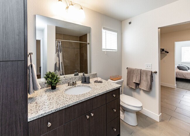 Building Photo - 1 Bed Luxury Apartment near Garden of the Gods
