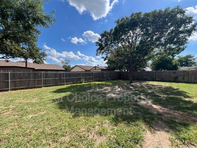 Building Photo - 709 Fair Meadows Dr