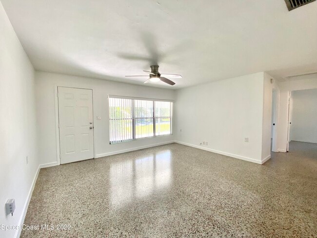 Building Photo - 57 NW Shannon Ave