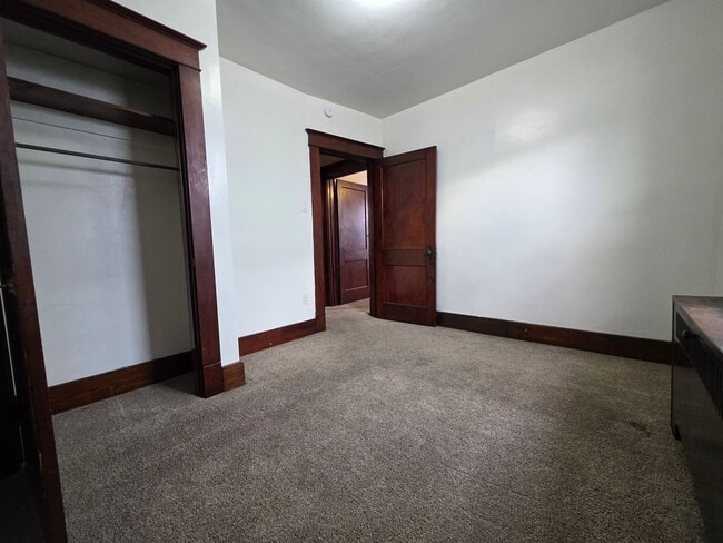 Building Photo - 1122 9th St