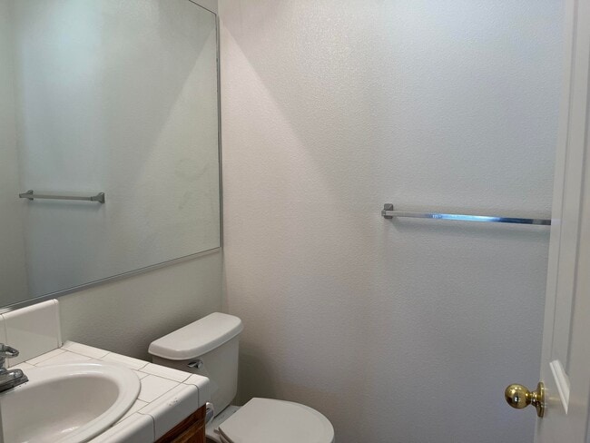 Building Photo - 686 Millbrook St