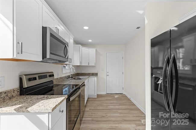 Building Photo - 660 Chestnut St