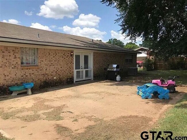 Building Photo - 3/2/2 Fenced yard HISD
