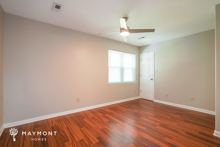 Building Photo - 1218 Kendall Dr