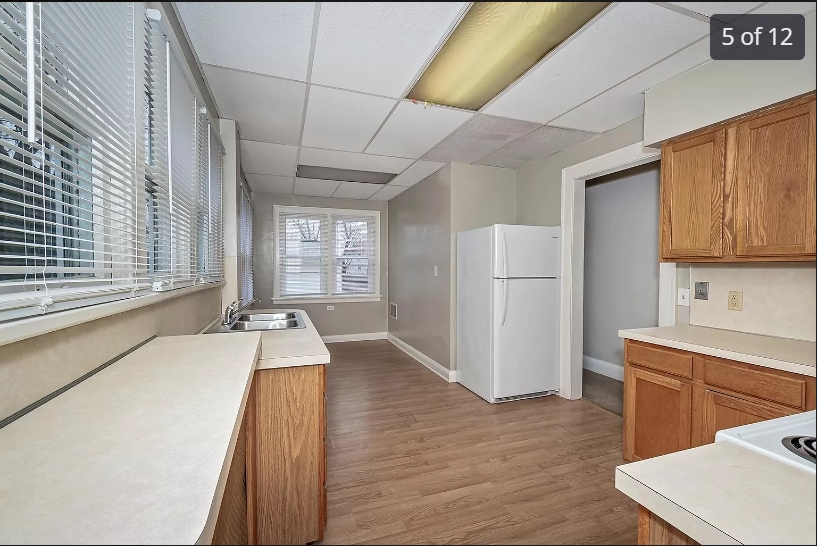 Kitchen - 4370 Eastway St