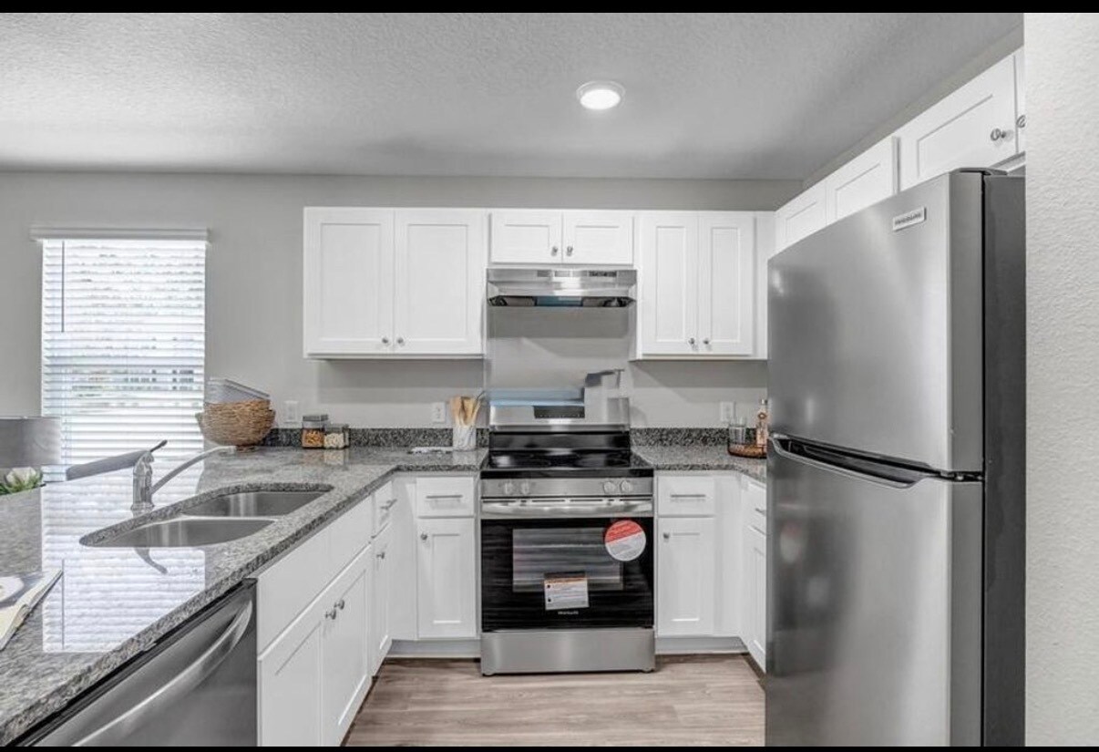 Building Photo - 11470 Oakfield Ct