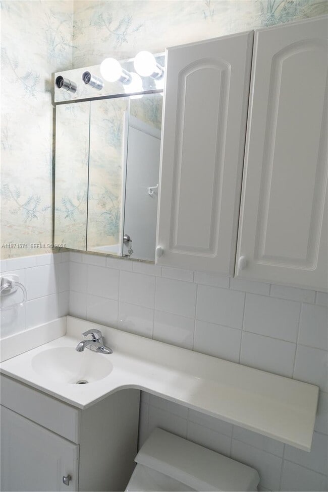 Building Photo - 13125 SW 83rd Ave