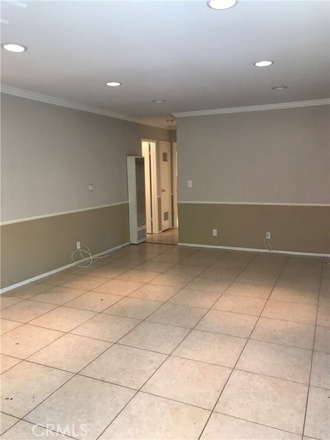 Building Photo - 356 E 20th St