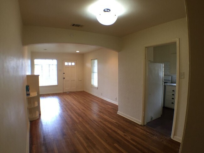 Building Photo - 205-207 Tennant