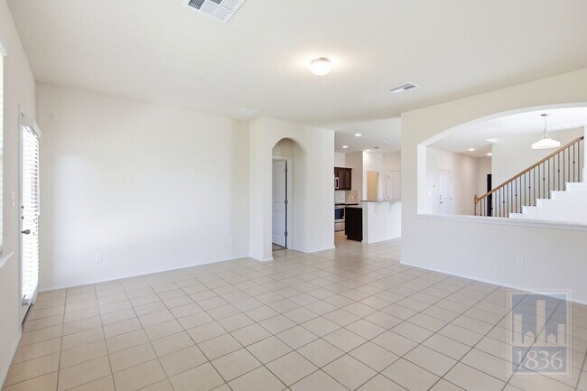 Building Photo - 729 Manzano Ln