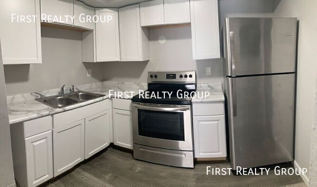 Building Photo - 305 N Broadway-#2