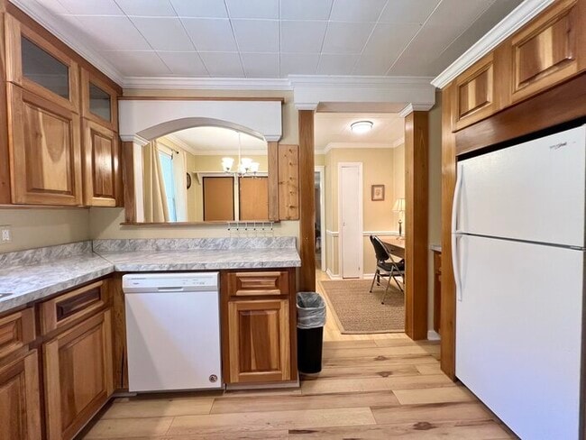 Building Photo - 1266 Pinecrest Dr