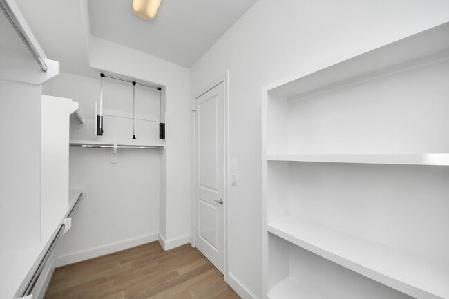 Building Photo - 4005 Woodshire Vlg Ests