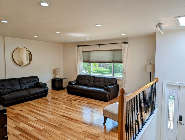 Building Photo - BEAUTIFUL 4 Bed 2 Bath Hampden Neighborhoo...