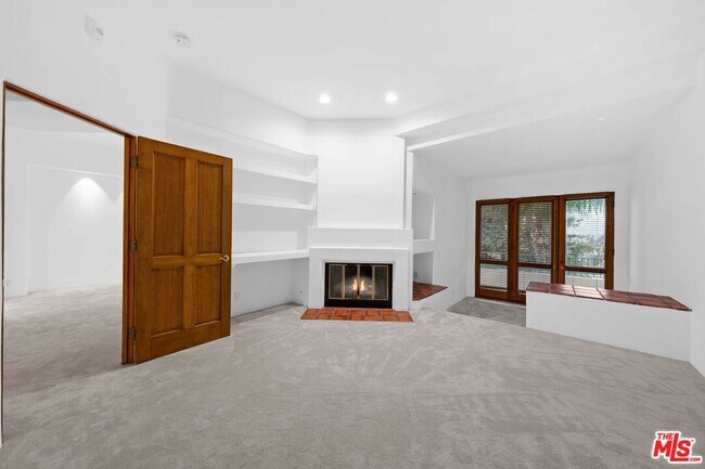 Building Photo - 15500 Sunset Blvd