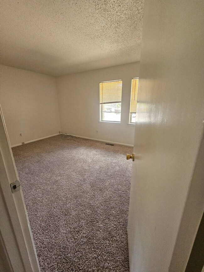 Building Photo - 8521 Dryfield Dr