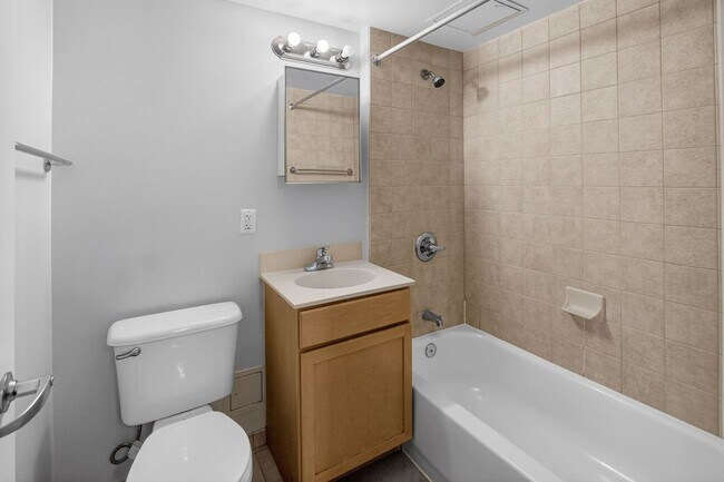 Building Photo - Short Walk to the Wharf! - Professionally Managed  and Spacious 1BR With Monument Views