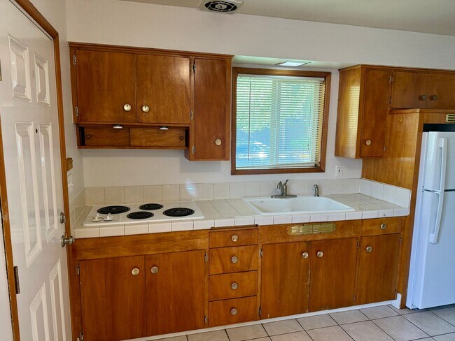 Building Photo - Arbor Lodge Mid Century Mod