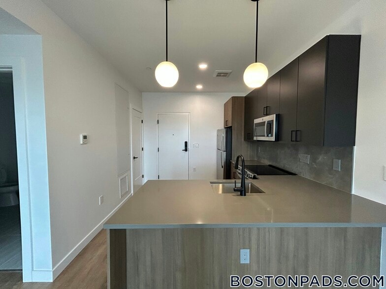 Building Photo - 199 Gardner St