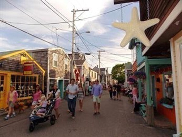 Building Photo - 25 1/2 King St