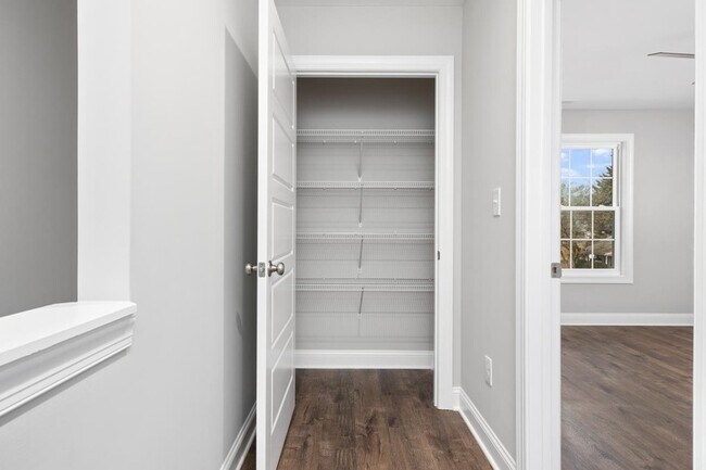 Building Photo - 1013 B St