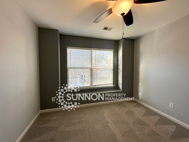 Building Photo - Updated 2 Bedroom Ballantyne Townhome