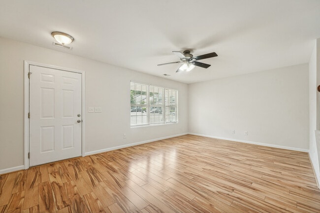 Building Photo - 7811 River Field Dr