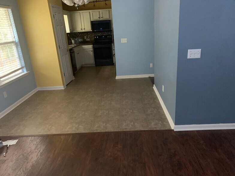 Building Photo - 148 Ridgewood Cir