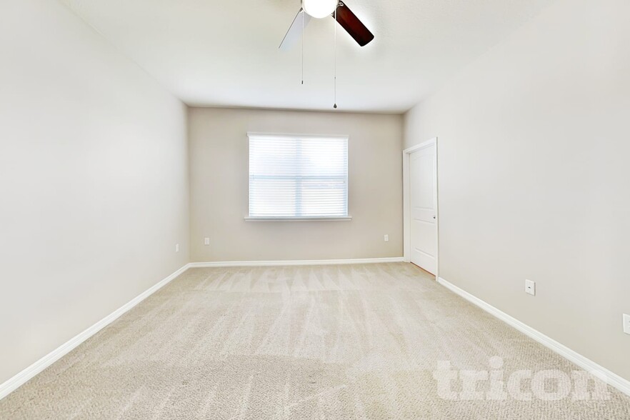 Building Photo - 112 Waterside Cir