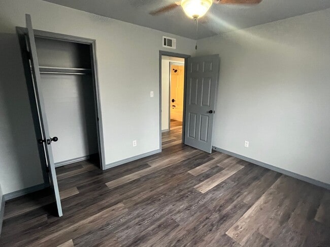 Building Photo - 1207 S Hartford Ave