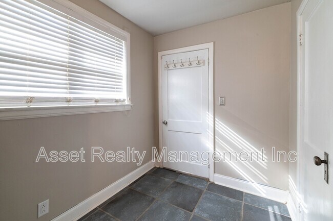 Building Photo - 1006 Freemason St