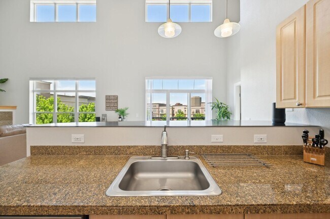 Building Photo - 5677 S Park Pl