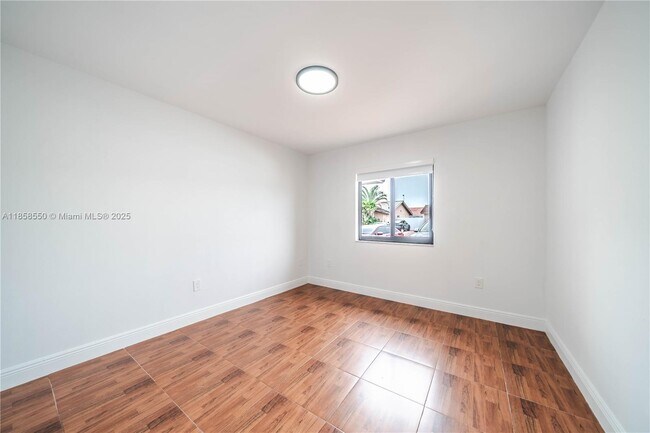 Building Photo - 1001 NW 127th Pl