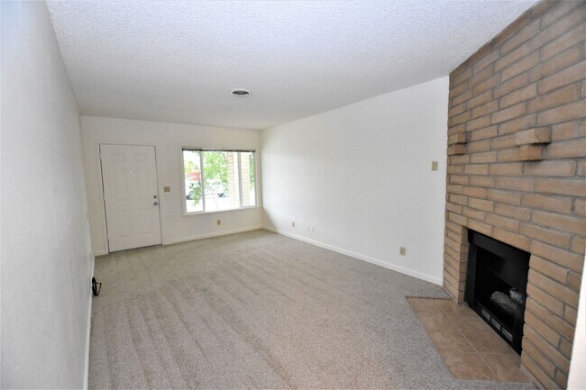 Building Photo - 3846-3846 Westporter Dr