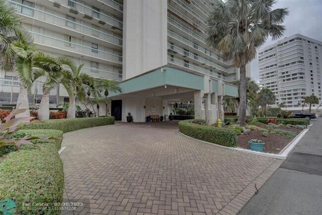 Building Photo - 9940 S Ocean Dr