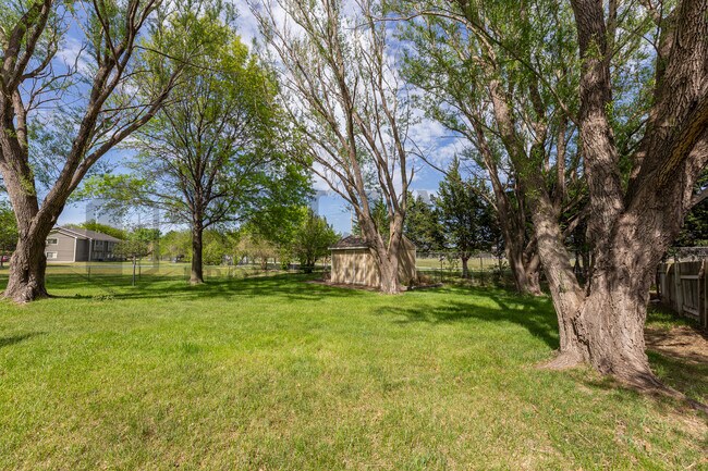 Building Photo - 8502 W Westlawn Cir